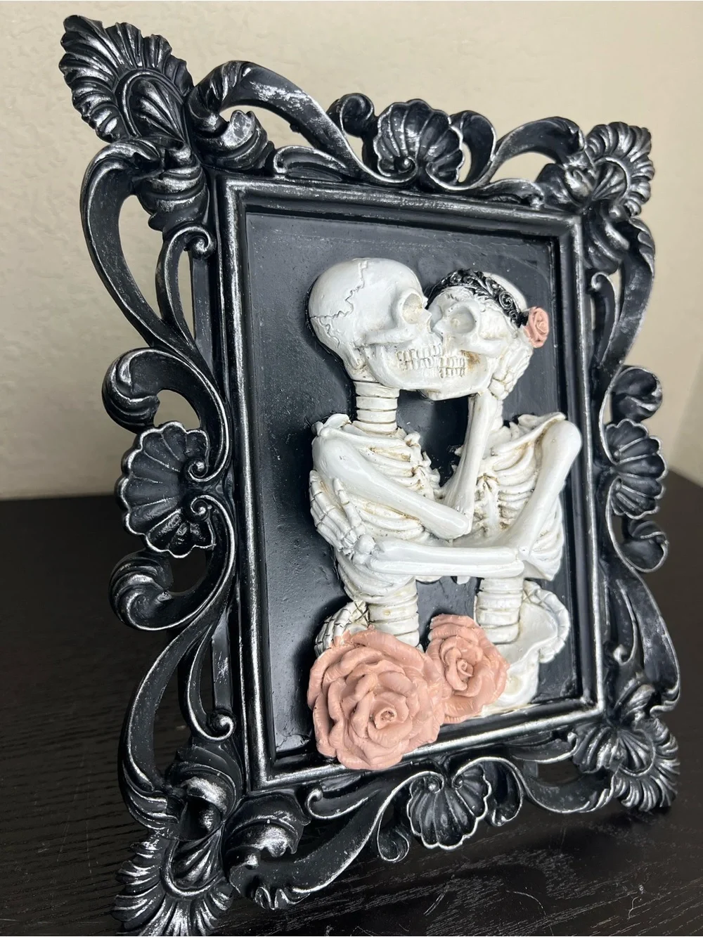 NEW 10”x 8” 3D Halloween Skeleton Kisses Framed Photo